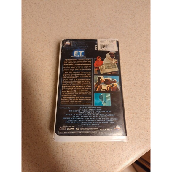 ET VHS The Extra-Terrestrial 1996 Remastered Film E.T. Clamshell Drew Barrymore - Picture 3 of 4